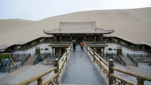 甘肃敦煌月牙泉图片_2