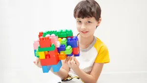 孩子拼积木玩具图片_2