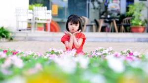 玩耍的小女孩图片_2
