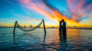 海边浪漫情侣图片_3