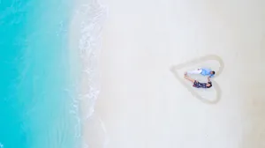 情侣海边浪漫的图片