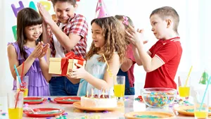 儿童小学生生日聚会图片_3