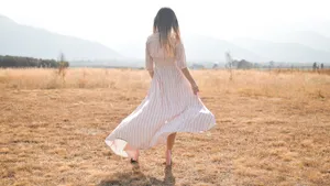 高清穿裙子的女性美女图片_4