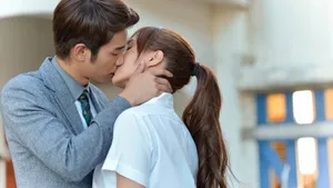 男女亲嘴接吻图片_6