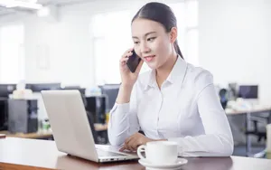 工作中的女性白领图片_8