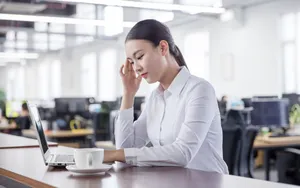 工作中的女性白领图片_10