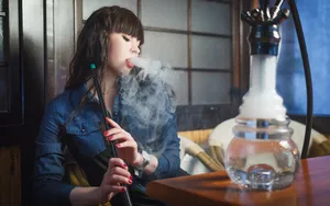 美女女人女生女性抽烟图片