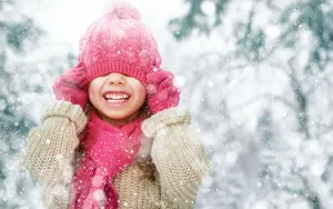 冬季雪地上嬉戏玩耍图片_10