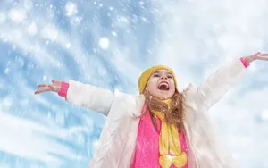 冬季雪地上嬉戏玩耍图片_15