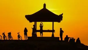 逆光人像剪影图片_9