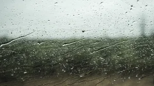 玻璃上的雨滴图片_5