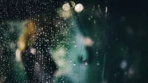 玻璃上的雨滴图片_7
