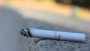 点燃的香烟图片_6