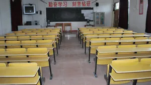 宽敞明亮的教室图片_4