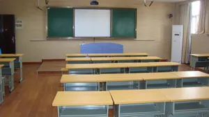 宽敞明亮的教室图片_6