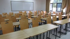 宽敞明亮的教室图片_8