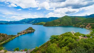 泸沽湖里格半岛风景壁纸_3