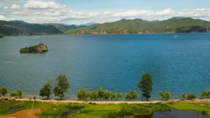 泸沽湖里格半岛风景壁纸_5