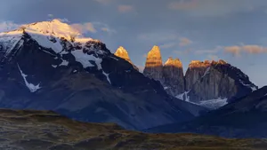 山峰山脉景色图片_3