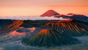 山峰山脉景色图片_11