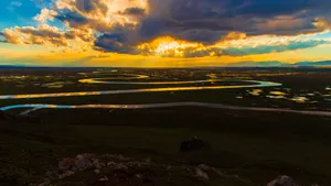 新疆巴音布鲁克草原夕阳_2