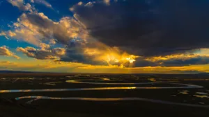 新疆巴音布鲁克草原夕阳_3