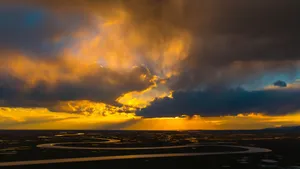 新疆巴音布鲁克草原夕阳_11