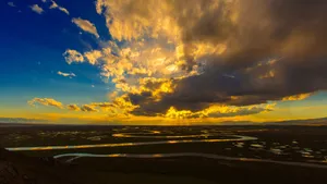 新疆巴音布鲁克草原夕阳_17