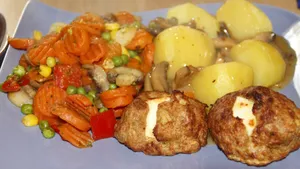香喷喷油炸肉圆肉饼图片_4