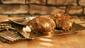 香喷喷油炸肉圆肉饼图片_5