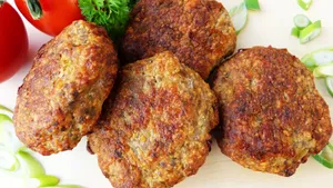 香喷喷油炸肉圆肉饼图片_6