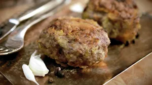 香喷喷油炸肉圆肉饼图片_9