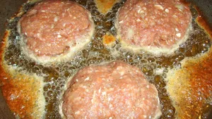 香喷喷油炸肉圆肉饼图片_13
