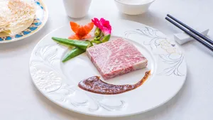 精美牛排摆盘图片_2