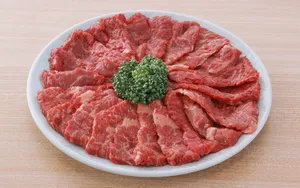 餐桌上的雪花牛肉图片_4