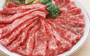 餐桌上的雪花牛肉图片_8