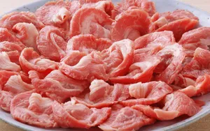 餐桌上的雪花牛肉图片_9