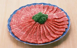 餐桌上的雪花牛肉图片_10