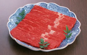 餐桌上的雪花牛肉图片_12