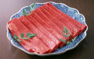 餐桌上的雪花牛肉图片_13