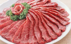 餐桌上的雪花牛肉图片_14