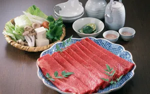 餐桌上的雪花牛肉图片_15