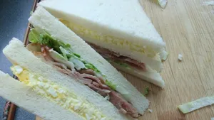 美味可口的三明治图片_2