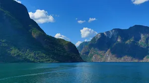 挪威纳柔依峡湾风景壁纸_2