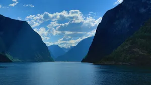 挪威纳柔依峡湾风景壁纸_11