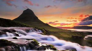冰岛基尔丘山优美风景壁纸_12
