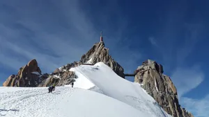 攀登雪山图片_4