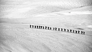 攀登雪山图片_6