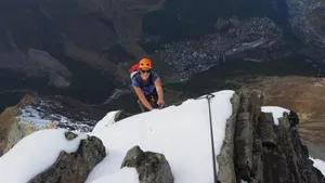 登雪山爱好图片_2