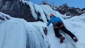 登雪山爱好图片_12